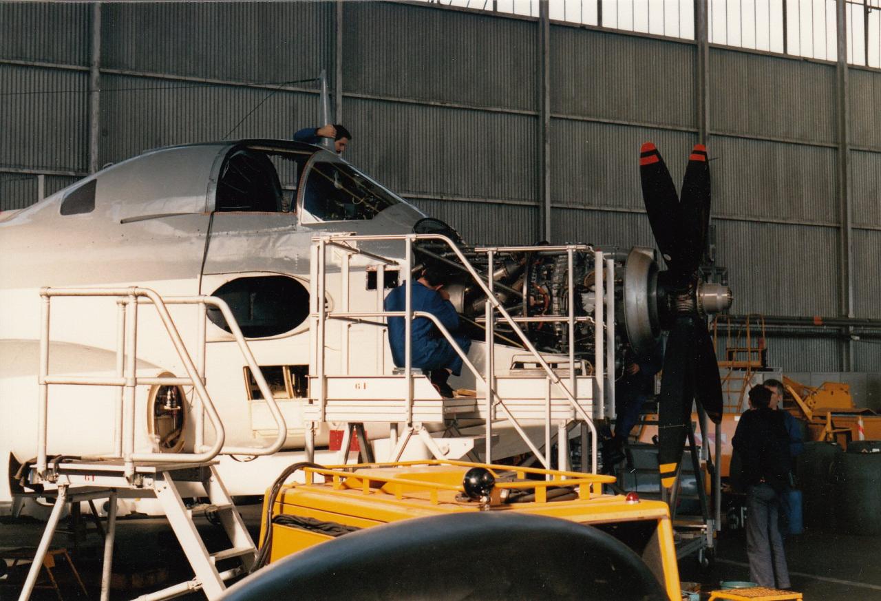 Nîmes-Garons, 1987, visite 2e niveau, hangar 6F ...