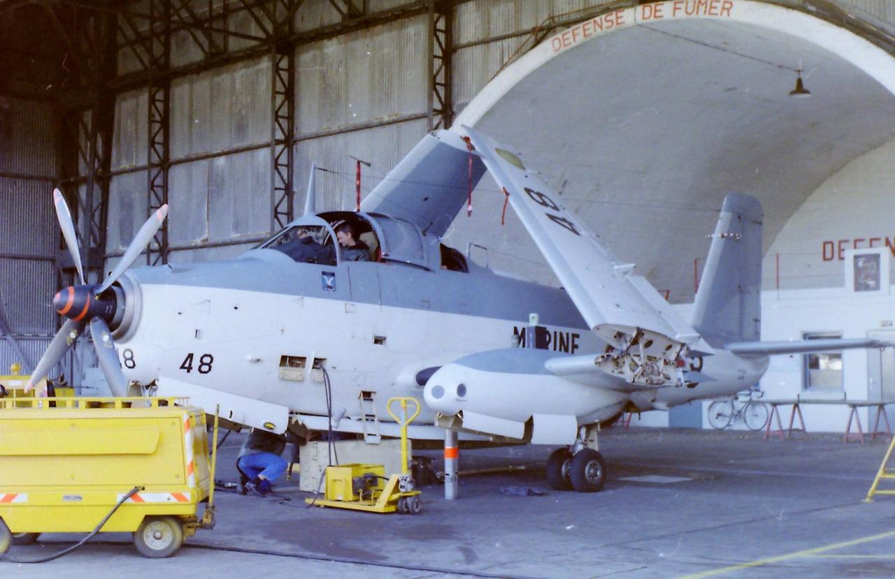 11/1986, flottille 4F, alizé 48 hangar dépannage ...