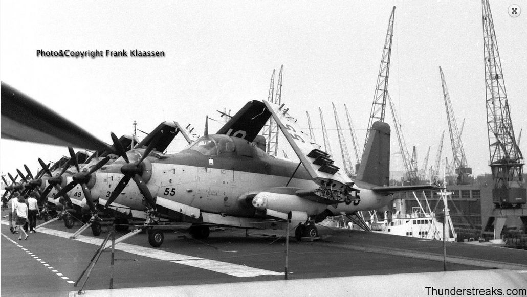 1970, flottille 4F, p.a Clemenceau, 7 avions en épis sur bâbord ...