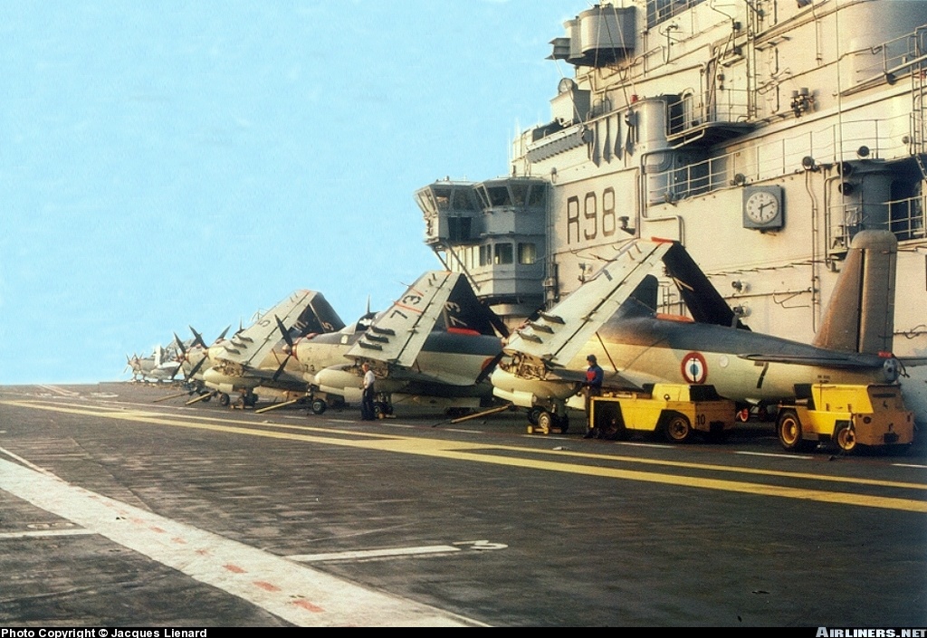 1976, flottille 6F, alizés 5, 73 et 7 contre l'ilot du Clemenceau ...