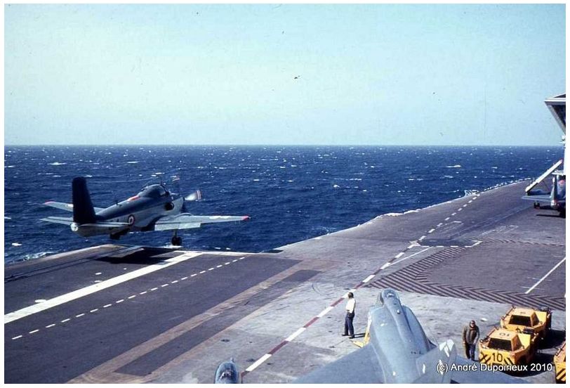 1971, p.a Foch, flottille 6F, sortie de pont ...