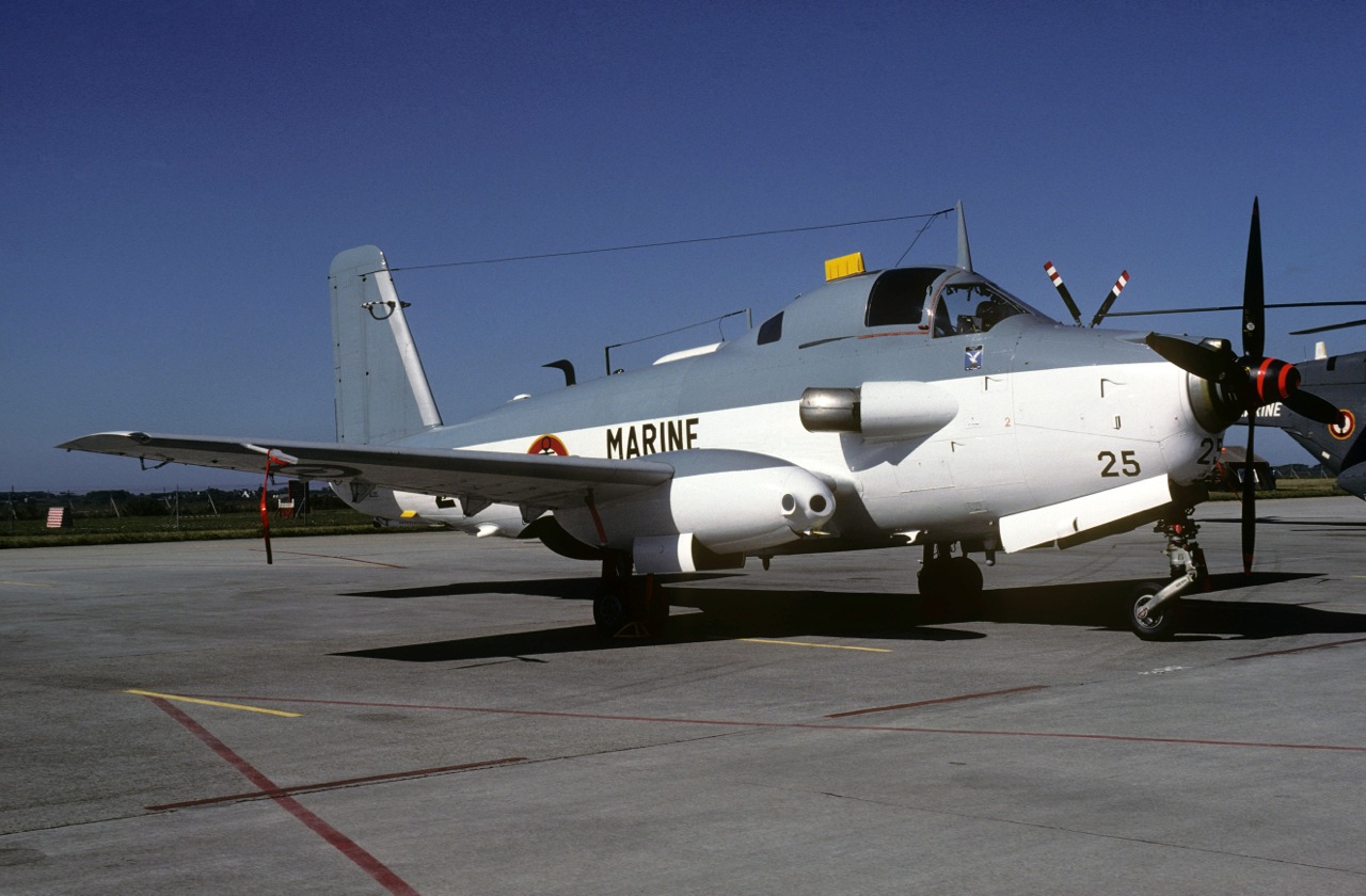 1985, Base Aéronautique Navale de Landivisiau, flottille 4F, Alizé n° 25 ...