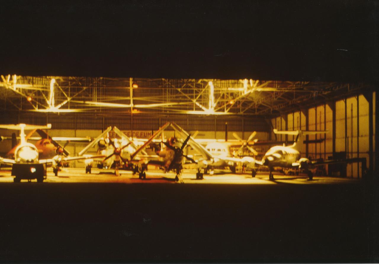 1988, ban fréjus, alizés 52,30 et 26, hangar SES