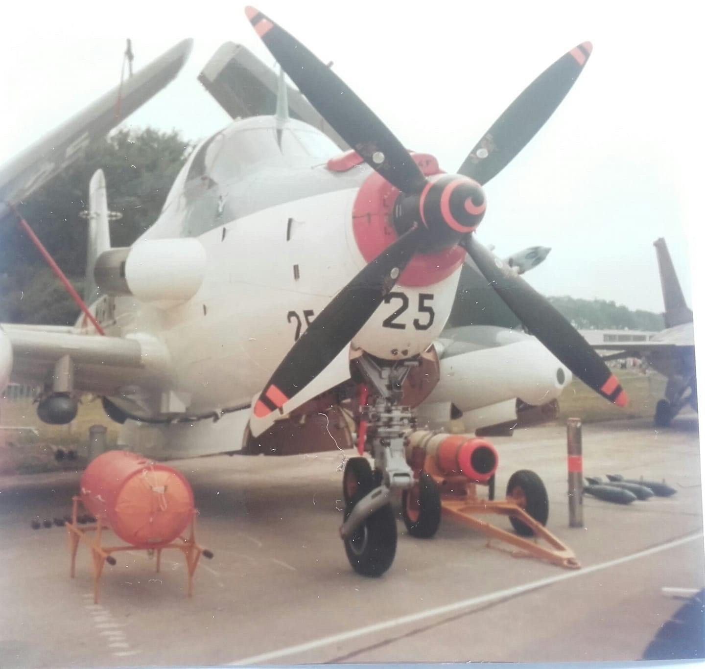 BAN (Lorient) Lann-Bihoué, JPO 1983, flottille 4F, alizé 25 et son armement ...