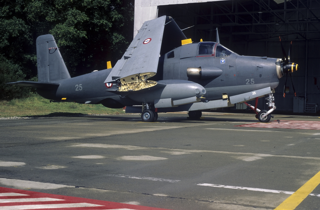 Septembre 1995, Lann-Bihoué, flottille 4F, au parking, préparation du vol...