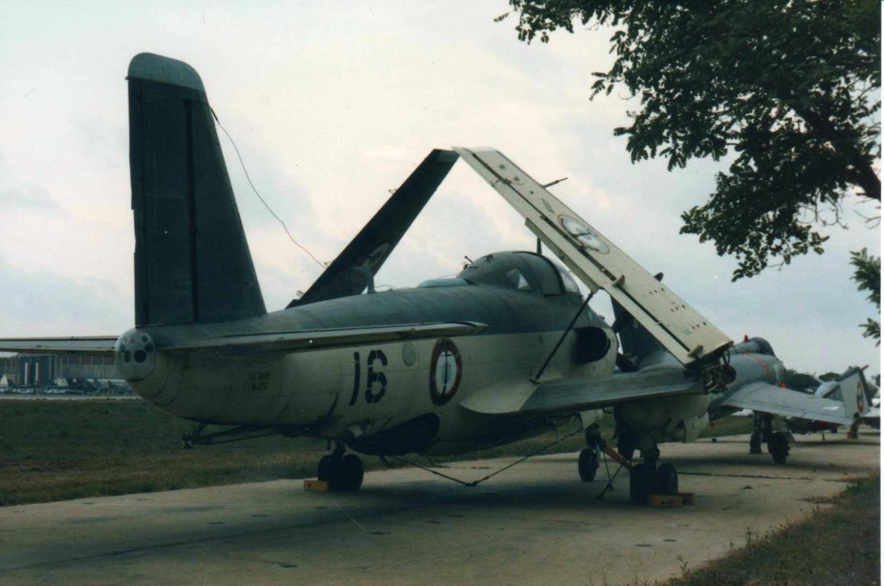 1985, ban Hyères, alizé 16 aux couleurs de l'escadrille 59S ...