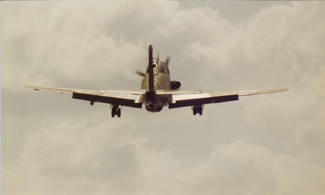 1988, Océan Indien, p.a Clemenceau, alizé 6F sortie de pont ...